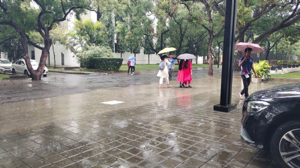 Sudden rain in Coimbatore: Cool breeze delights the public!