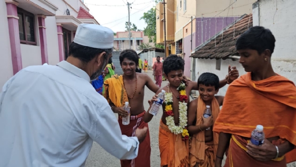 Humanity beyond religions: Muslims quenched the thirst of devotees by providing water during the temple festival.
