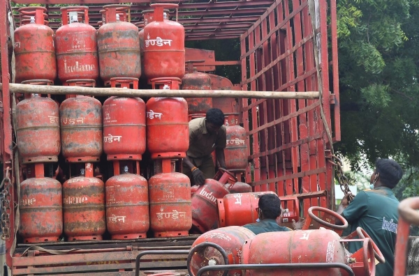 சமையல் எரிவாயு டேங்கர் லாரிகள் 4வது நாளாக வேலை நிறுத்த போராட்டம்