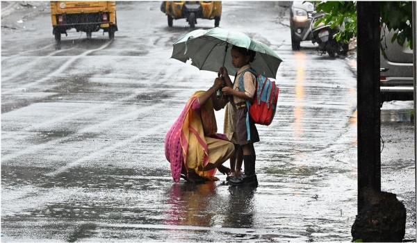 தமிழகத்தில் திருச்சி, மதுரை உள்ளிட்ட 10 மாவட்டங்களில் இன்று கனமழை பெய்ய வாய்ப்பு - வானிலை ஆய்வு மையம் தகவல்