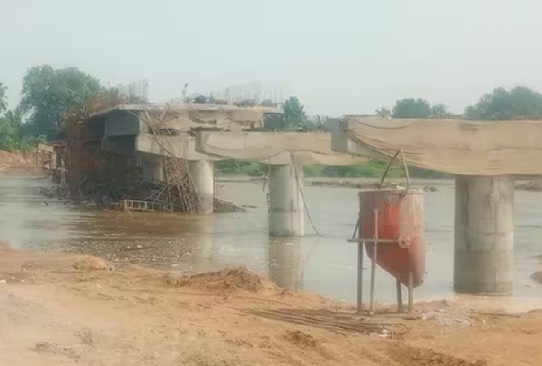 கனமழையின் காரணமாக உயர்மட்டபால கட்டுமான பணிகள் இடைநிறுத்தம்
