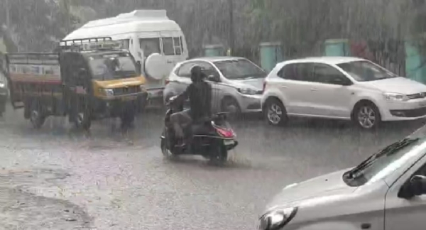 Heavy rain for a short while in Coimbatore: Pleasant cool weather brings joy to the public, but business activities affected!