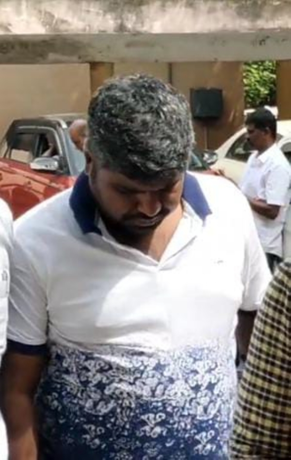 In Coimbatore, CBI officers arrested a suspect who had committed fraud worth crores of rupees in cities including Coimbatore and Delhi.