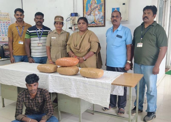 8.200 kilograms of ganja seized at Coimbatore railway station: Young man arrested and under investigation - action taken by Railway Police!