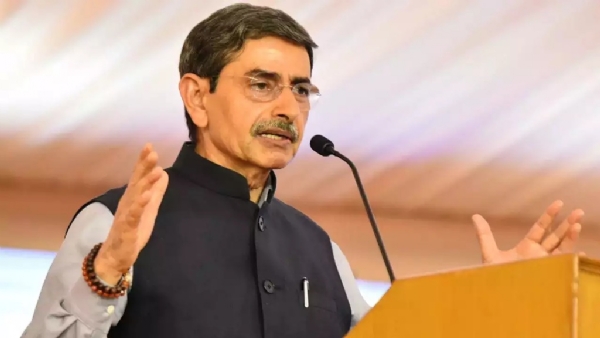 ஆளுநர் ரவிக்கு  எதிராக தமிழ்நாடு அரசு தொடர்ந்த வழக்கின் விசாரணையை ஒத்திவைத்தது உச்சநீதிமன்றம் உத்தரவு