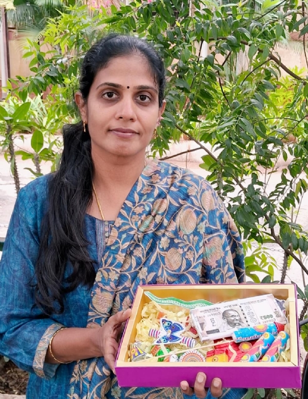 Women have made chocolates in the shape of firecrackers that look exactly like real ones.