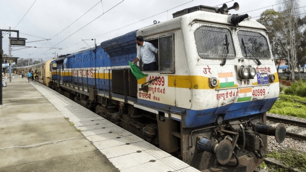 அக் 22, 23-ந் தேதிகளில் பாலக்காடு-திருச்செந்தூர் விரைவு ரெயில் சேவையில் மாற்றம் - தெற்கு ரெயில்வே அறிவிப்பு