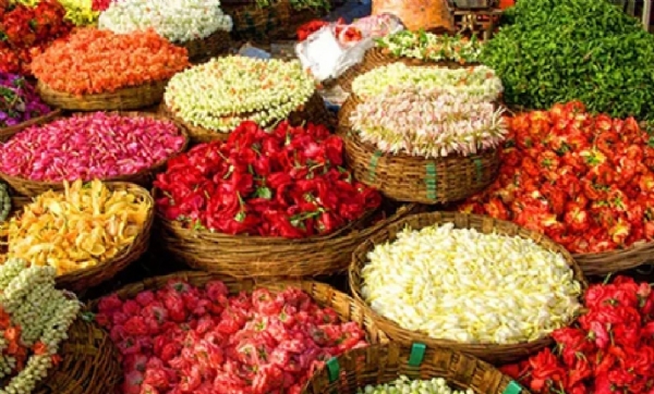 தீபாவளி பண்டிகையை முன்னிட்டு  பூக்களின் விலை உயர்வு