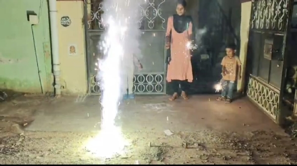 In Coimbatore, children began bursting firecrackers from night itself to welcome Diwali — the festival is being celebrated with great excitement and joy across the city.