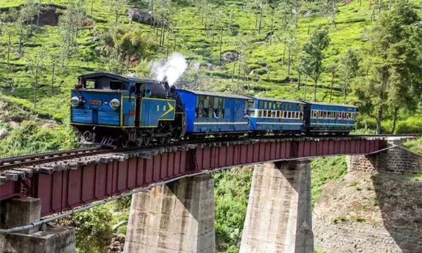 ஊட்டி ரெயில் பாதை சீரமைப்பு பணி தொடர்வதால் இன்றும் மலை ரெயில் சேவை ரத்து