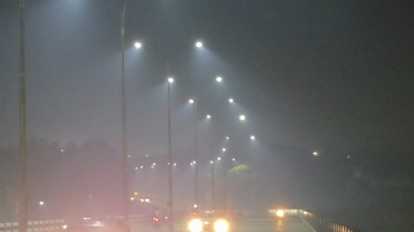 Due to the bursting of firecrackers by the public in Coimbatore during the Diwali festival, the entire city appeared covered in a blanket of smoke. As a result, motorists faced severe difficulties at night.