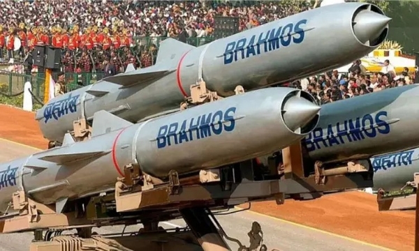 2027-ம் ஆண்டு இறுதிக்குள் புதிய 800 கி.மீ நீட்டிக்கப்பட்ட பிரம்மோஸ் சூப்பர்சோனிக் க்ரூஸ் ஏவுகணைகளை அறிமுகப்படுத்த இந்தியா திட்டம்