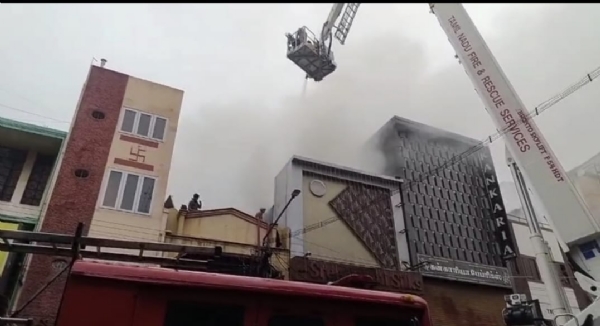 Fire Accident at Textile Shop in Coimbatore: Fire Broke Out on the 2nd Floor - Intense Firefighting Operation with Assistance of a Crane!!