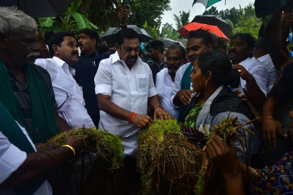 நெல் கொள்முதல் நிலையத்தில்  அதிமுக பொதுச்செயலாளர் எடப்பாடி பழனிச்சாமி ஆய்வு