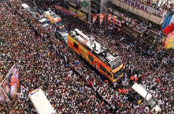 கரூர் கூட்ட நெரிசல் வழக்கு -  சிபிஐ விசாரணைக்கு உதவ இரண்டு ஐபிஎஸ் அதிகாரிகள் நியமனம்