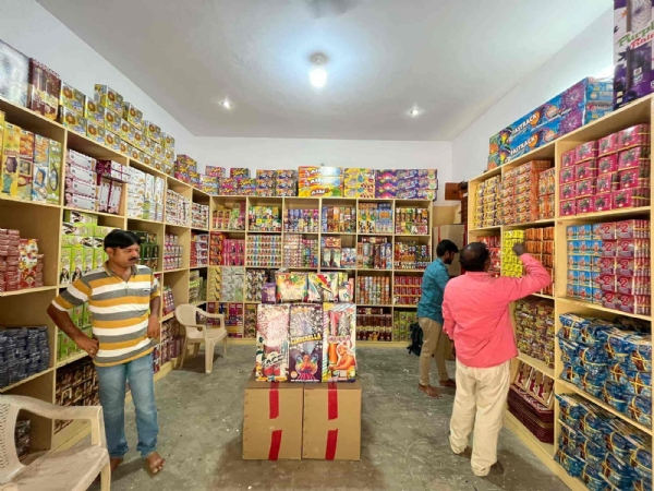 Firecracker sales worth ₹32 crore in Coimbatore for the Diwali festival!