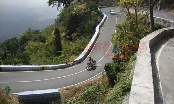 கனமழை காரணமாக ஏற்காடு மலை பாதையில் அக்டோபர் 24-ந்தேதி வரை வாகனங்கள் செல்ல தடை - சேலம் மாவட்ட கலெக்டர் அறிவிப்பு
