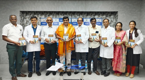 The book launch of ‘Uyarthani Semmozhi’ by ‘Chinthanai Kavignar’ Kavithasan was held at VGM Hospital.
