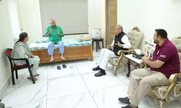 பீகார் தேர்தலில் இந்தியா கூட்டணி குழப்பத்துக்கு தீர்வு காண் லாலுபிரசாத் யாதவ்-அசோக் கெலாட் சந்திப்பு - வேட்புமனுக்களை வாபஸ் பெற இன்று கடைசி நாள்