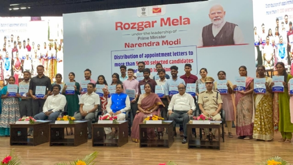 In Coimbatore, Union Minister of State Shripad Yesso Naik distributed appointment letters to 51 people during the Rozgar Mela (employment fair). In Coimbatore, Union Minister of State Shripad Yesso Naik distributed appointment letters to 51 people during the Rozgar Mela (employment fair).