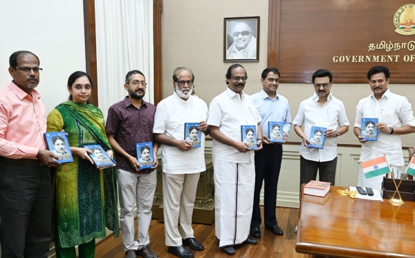 தெற்கிலிருந்து ஒரு சூரியன் நூலின் ஆங்கில மொழிபெயர்ப்பு நூலினை முதல்வர் ஸ்டாலின் வெளியிட்டார்