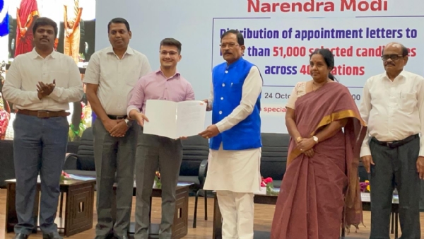 In Coimbatore, Union Minister of State Shripad Yesso Naik distributed appointment letters to 51 people during the Rozgar Mela (employment fair). In Coimbatore, Union Minister of State Shripad Yesso Naik distributed appointment letters to 51 people during the Rozgar Mela (employment fair).
