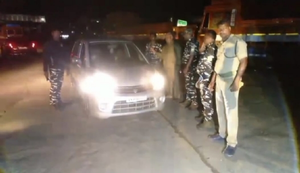 In Coimbatore’s Valparai region, the movement of wild elephants during nighttime has increased significantly. Due In Coimbatore’s Valparai region, the movement of wild elephants during nighttime has increased significantly. Due