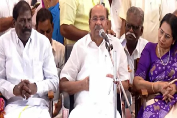 பா.ம.க. செயல் தலைவராக தனது மூத்த மகள் காந்திமதியை ராமதாஸ் நியமித்தார் பா.ம.க. செயல் தலைவராக தனது மூத்த மகள் காந்திமதியை ராமதாஸ் நியமித்தார்