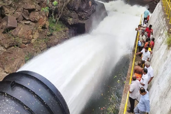 ஆழியாறு அணையில் இருந்து பாசனத்திற்கு தண்ணீர் திறப்பு ஆழியாறு அணையில் இருந்து பாசனத்திற்கு தண்ணீர் திறப்பு