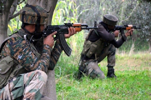 பாதுகாப்புப்படையினர் துப்பாக்கி சூட்டில் தேடப்பட்டு வந்த மாவோயிஸ்டு சுட்டுக்கொலை