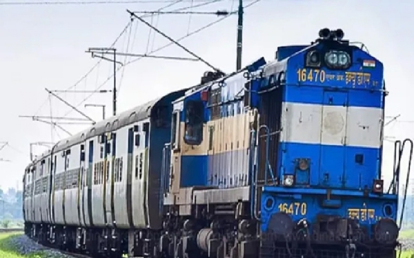 கந்தசஷ்டி திருவிழாவை முன்னிட்டு தாம்பரம் - திருநெல்வேலி இடையே சிறப்பு ரெயில் இயக்கம் கந்தசஷ்டி திருவிழாவை முன்னிட்டு தாம்பரம் - திருநெல்வேலி இடையே சிறப்பு ரெயில் இயக்கம்