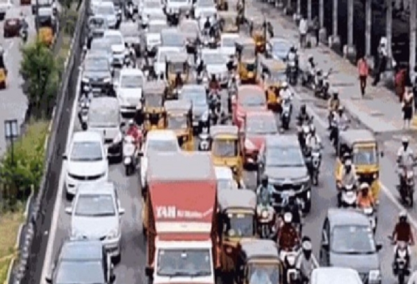 கனமழையால் சென்னை தாம்பரம் ஜி.எஸ்.டி. சாலையில் போக்குவரத்து நெரிசல்