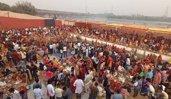 இன்று சாத் பூஜையை முன்னிட்டு டெல்லி காவல்துறை  செய்துள்ள விரிவான போக்குவரத்து ஏற்பாடுகள் இன்று சாத் பூஜையை முன்னிட்டு டெல்லி காவல்துறை  செய்துள்ள விரிவான போக்குவரத்து ஏற்பாடுகள்