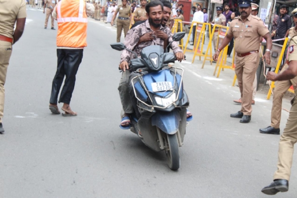 He went to pay his respects by garlanding the statue of Gandhi located in the Coimbatore Corporation main office premises. He went to pay his respects by garlanding the statue of Gandhi located in the Coimbatore Corporation main office premises.