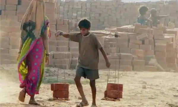 ராஜஸ்தானில் 14 முதல் 18 வயதுடைய சிறுவர்களை தொழிலாளர்களாக பயன்படுத்த  அரசு தடை ராஜஸ்தானில் 14 முதல் 18 வயதுடைய சிறுவர்களை தொழிலாளர்களாக பயன்படுத்த  அரசு தடை