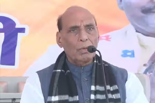 பீஹாரில் வீட்டில் ஒருவருக்கு அரசு வேலை எனும் வாக்குறுதி  சாத்தியமா? - மத்திய அமைச்சர் ராஜ்நாத் சிங் கேள்வி பீஹாரில் வீட்டில் ஒருவருக்கு அரசு வேலை எனும் வாக்குறுதி  சாத்தியமா? - மத்திய அமைச்சர் ராஜ்நாத் சிங் கேள்வி