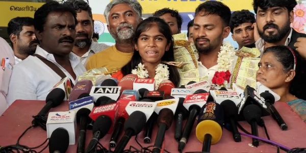 தமிழ்நாட்டைச் சேர்ந்த எட்வினாவுக்கு சென்னை விமான நிலையத்தில் உற்சாக வரவேற்பு