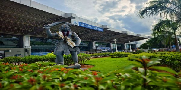 தாய்லாந்தில் இருந்து கடத்தி வரப்பட்ட ரூ.8 கோடி உயர்ரக கஞ்சா பறிமுதல் - 2 பேர் கைது