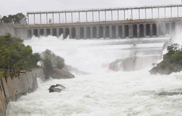கே.ஆர்.எஸ் மற்றும் கபினி அணைகளில் இருந்து தமிழகத்துக்கு தண்ணீர் திறப்பு அதிகரிப்பு கே.ஆர்.எஸ் மற்றும் கபினி அணைகளில் இருந்து தமிழகத்துக்கு தண்ணீர் திறப்பு அதிகரிப்பு