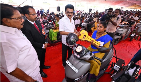 தென்காசி மாவட்ட வளர்ச்சிக்காக புதிதாக 10 அறிவிப்புகளை முதல்வர் ஸ்டாலின் வெளியிட்டார் தென்காசி மாவட்ட வளர்ச்சிக்காக புதிதாக 10 அறிவிப்புகளை முதல்வர் ஸ்டாலின் வெளியிட்டார்