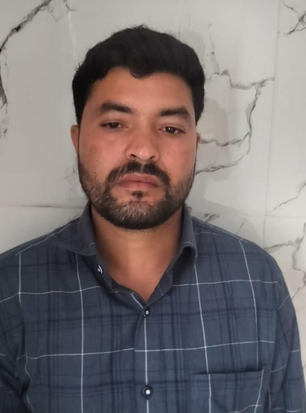 Coimbatore district police seized 3.2 kilograms of ganja in Coimbatore district. Coimbatore district police seized 3.2 kilograms of ganja in Coimbatore district.