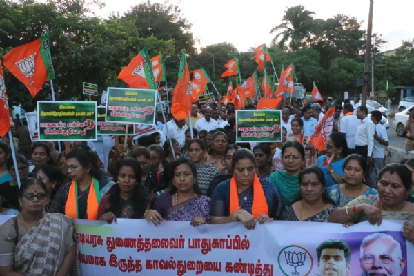In Coimbatore, during the visit of Vice President C.P. Radhakrishnan, over 200 BJP members were arrested for protesting and demanding appropriate action after youths breached security by entering the Vice President’s security zone on a two-wheeler. In Coimbatore, during the visit of Vice President C.P. Radhakrishnan, over 200 BJP members were arrested for protesting and demanding appropriate action after youths breached security by entering the Vice President’s security zone on a two-wheeler.