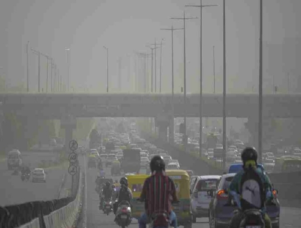 டெல்லியில் பிஎஸ் 3, 4 பெட்ரோல், டீசல் சரக்கு வாகனங்கள் இன்று முதல் இயங்க தடை