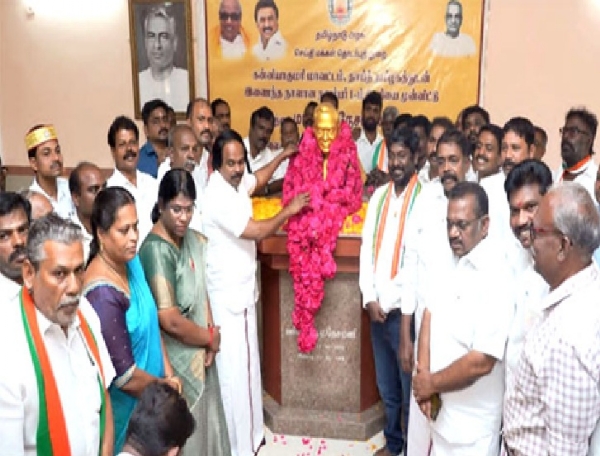 குமரி தந்தை மார்ஷல் நேசமணியின் திரு உருவ சிலைக்கு அமைச்சர் மனோ தங்கராஜ்  மாலை அணிவித்து மரியாதை குமரி தந்தை மார்ஷல் நேசமணியின் திரு உருவ சிலைக்கு அமைச்சர் மனோ தங்கராஜ்  மாலை அணிவித்து மரியாதை