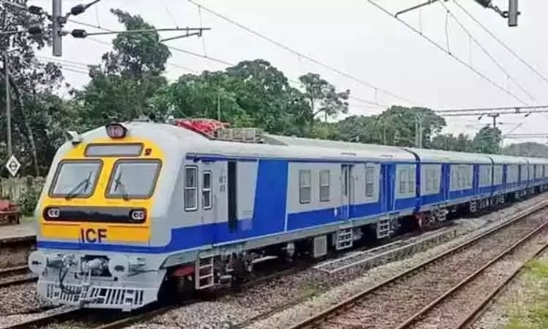 பவுர்ணமி கிரிவல கூட்ட நெரிசலை தவிர்க்கும் வகையில் விழுப்புரம் - திருவண்ணாமலை இடையே சிறப்பு ரெயில் இயக்கம் பவுர்ணமி கிரிவல கூட்ட நெரிசலை தவிர்க்கும் வகையில் விழுப்புரம் - திருவண்ணாமலை இடையே சிறப்பு ரெயில் இயக்கம்