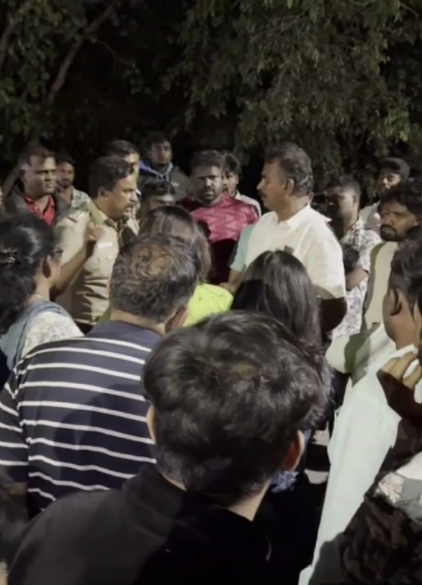 Former minister and AIADMK headquarters secretary S. P. Velumani rescued those injured in a Coimbatore accident and sent them to the hospital. Former minister and AIADMK headquarters secretary S. P. Velumani rescued those injured in a Coimbatore accident and sent them to the hospital.