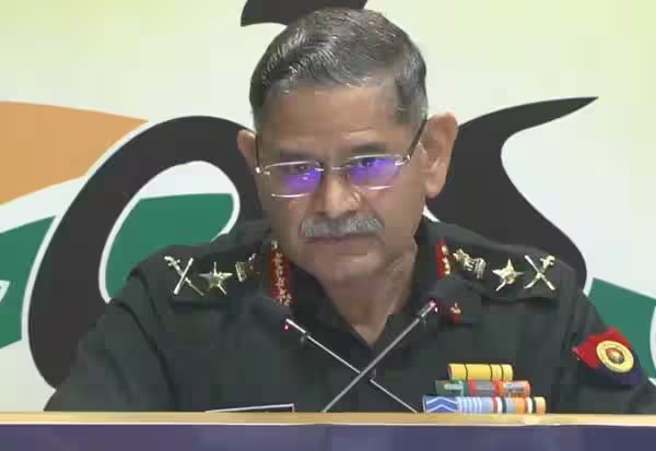 எந்தப் போராக இருந்தாலும், ஆப்பரேஷன் சிந்தூரில் மேற்கொள்ளப்பட்ட யுக்திகளை மீண்டும் பயன்படுத்துவதற்கு தயார் - ராணுவ ஜெனரல் உபேந்திரா திவேதி எந்தப் போராக இருந்தாலும், ஆப்பரேஷன் சிந்தூரில் மேற்கொள்ளப்பட்ட யுக்திகளை மீண்டும் பயன்படுத்துவதற்கு தயார் - ராணுவ ஜெனரல் உபேந்திரா திவேதி