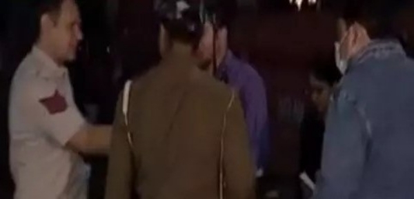 டெல்லி கார் வெடிப்பு சம்பவம் தொடர்பாக காஷ்மீரின் குர்பட்போரா குல்காமை சேர்ந்த மேலும் ஒரு டாக்டர் கைது டெல்லி கார் வெடிப்பு சம்பவம் தொடர்பாக காஷ்மீரின் குர்பட்போரா குல்காமை சேர்ந்த மேலும் ஒரு டாக்டர் கைது