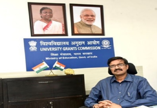 இணைய வழியிலான படிப்புகளுக்கு விண்ணப்பிக்க கால அவகாசம் நீட்டிப்பு - யுஜிசி அறிவிப்பு இணைய வழியிலான படிப்புகளுக்கு விண்ணப்பிக்க கால அவகாசம் நீட்டிப்பு - யுஜிசி அறிவிப்பு