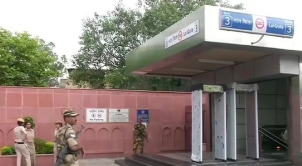 பாதுகாப்பு காரணங்களுக்காக டெல்லி லால் கிலா மெட்ரோ ரயில் நிலைய சேவை தற்காலிக நிறுத்தம்